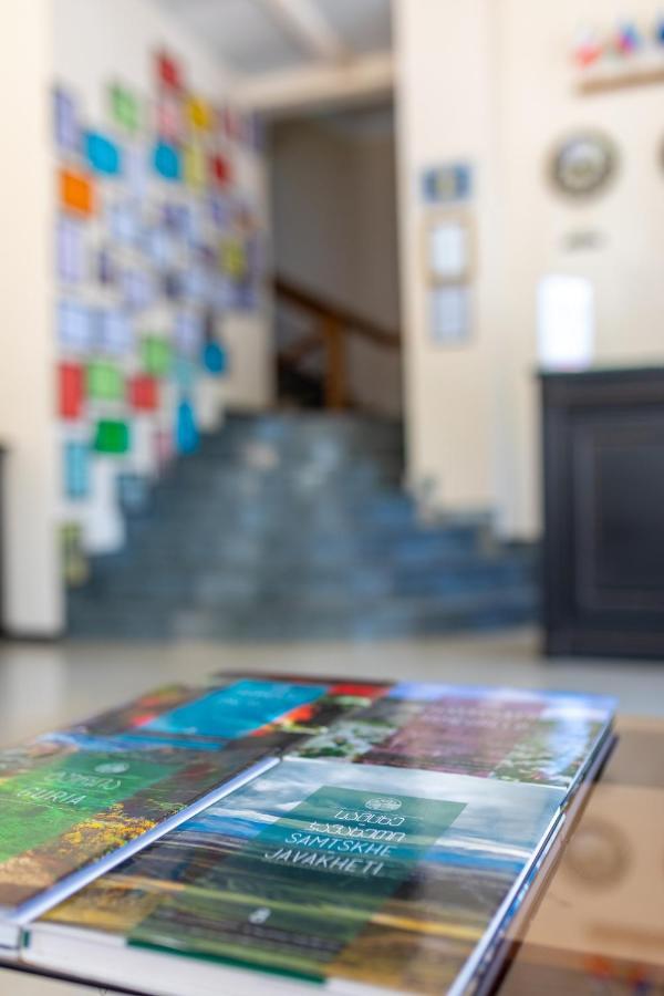 Hotel Phasis クタイシ エクステリア 写真