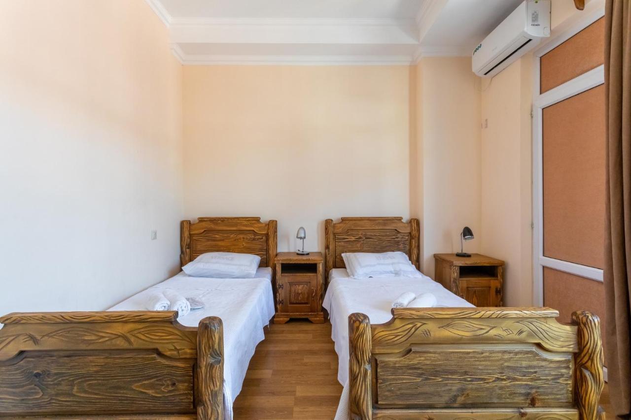 Hotel Phasis クタイシ エクステリア 写真