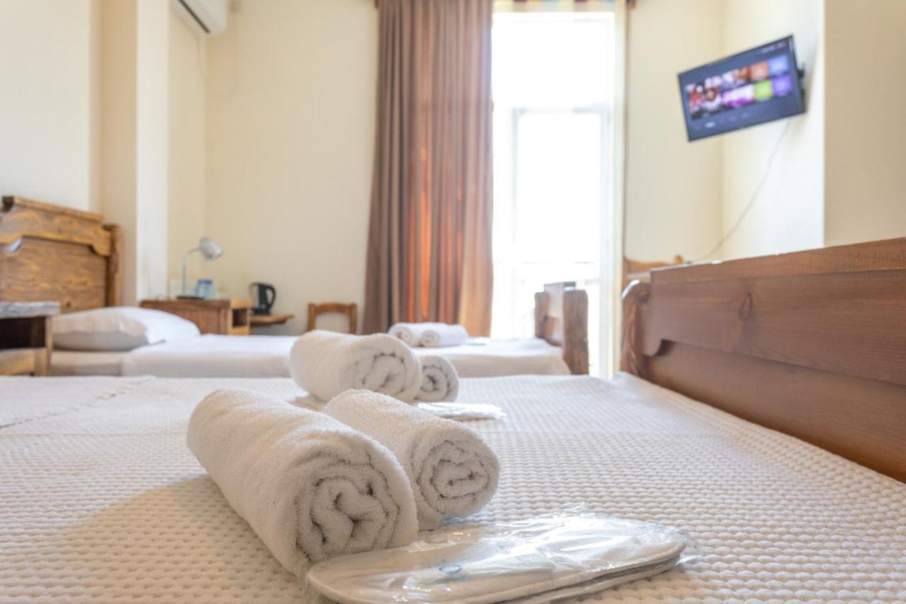 Hotel Phasis クタイシ エクステリア 写真