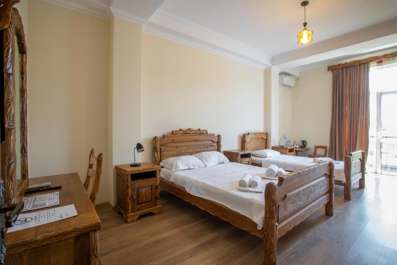 Hotel Phasis クタイシ エクステリア 写真