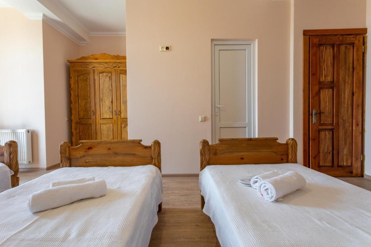 Hotel Phasis クタイシ エクステリア 写真