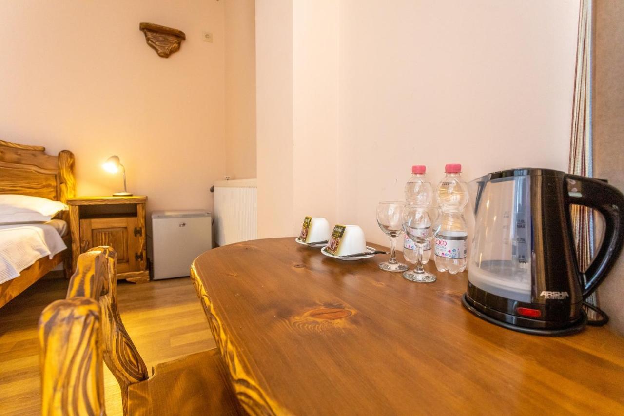 Hotel Phasis クタイシ エクステリア 写真