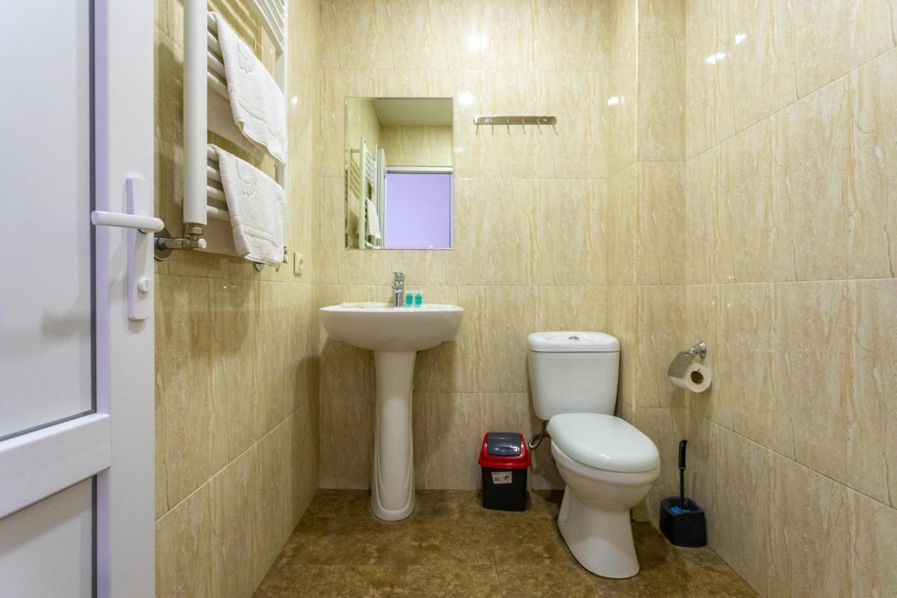 Hotel Phasis クタイシ エクステリア 写真