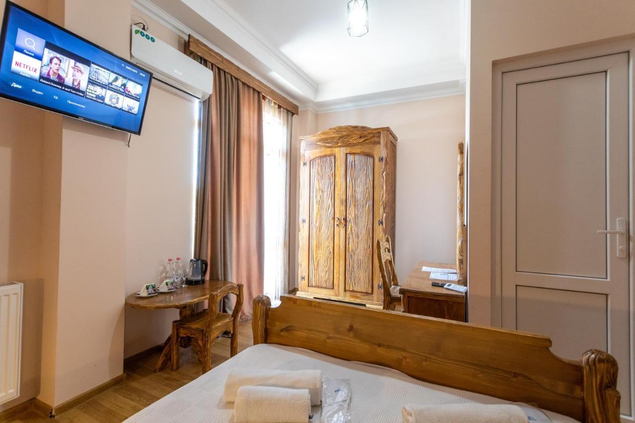 Hotel Phasis クタイシ エクステリア 写真