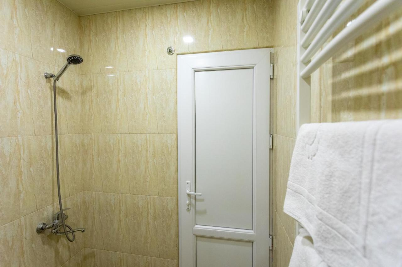 Hotel Phasis クタイシ エクステリア 写真