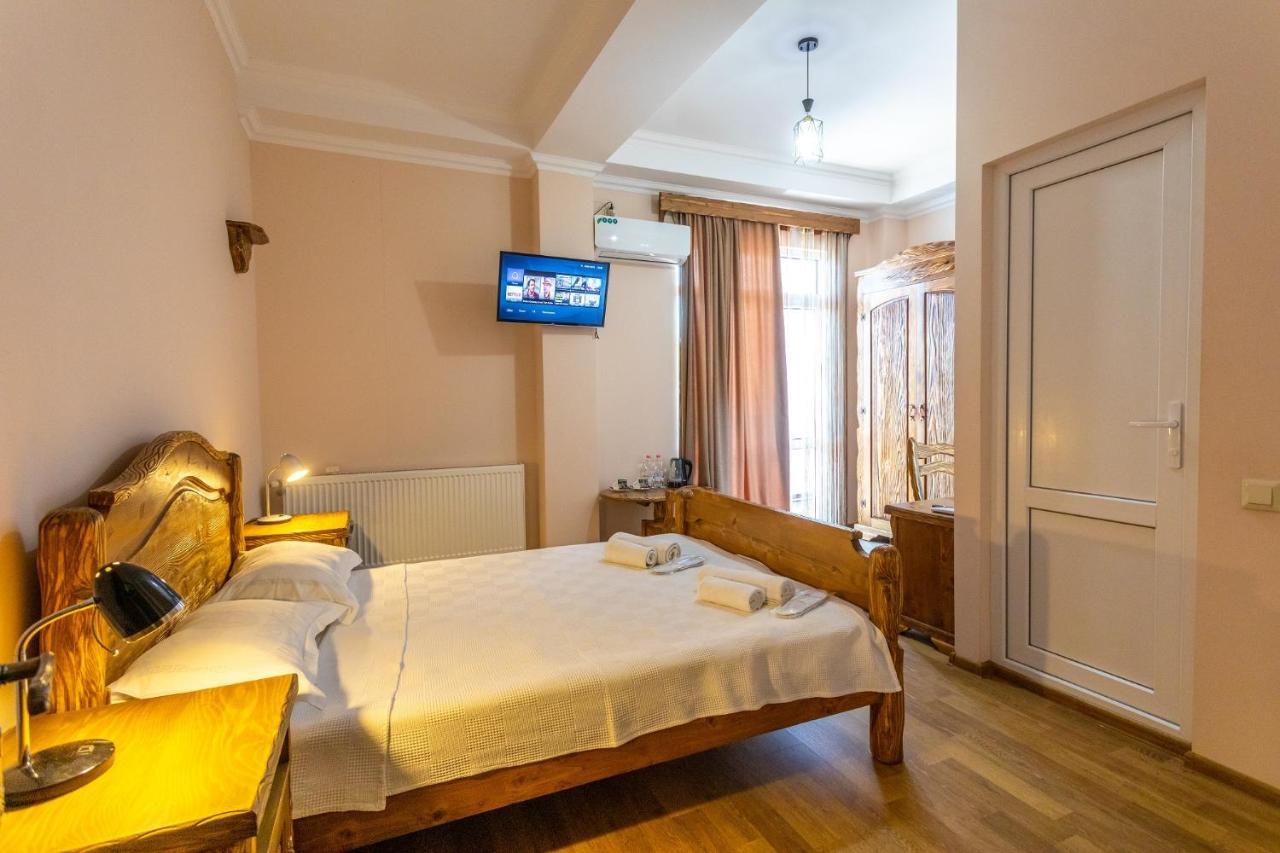 Hotel Phasis クタイシ エクステリア 写真