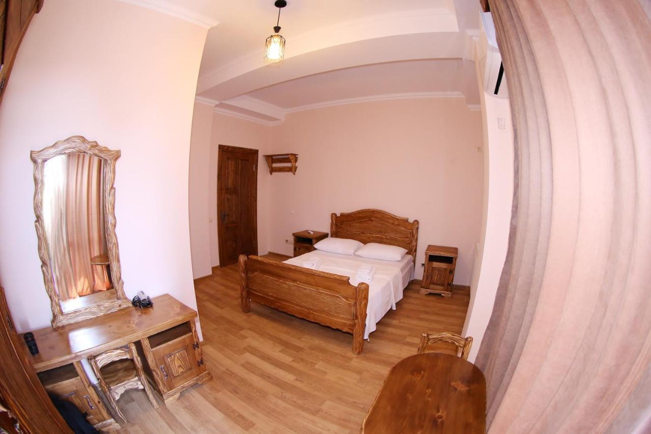 Hotel Phasis クタイシ エクステリア 写真