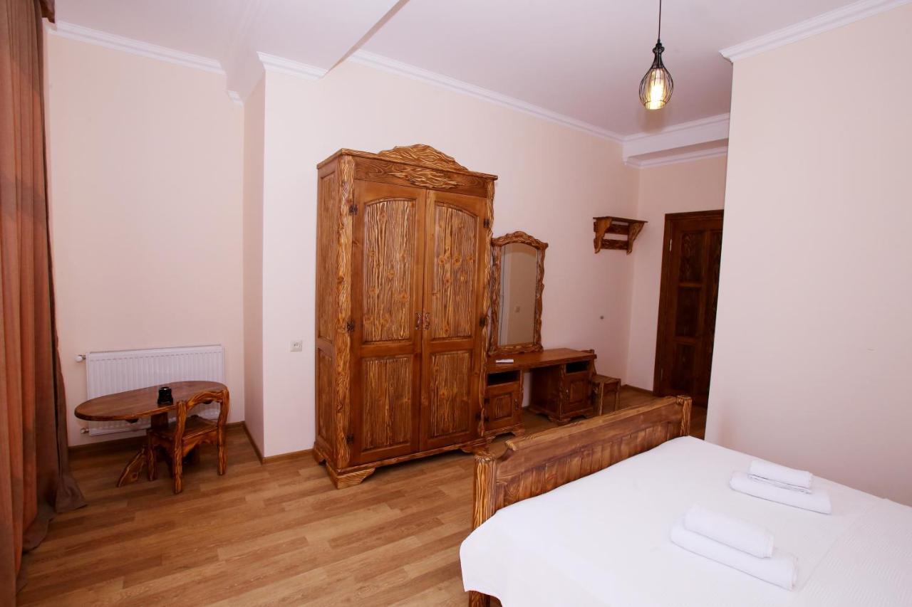Hotel Phasis クタイシ エクステリア 写真